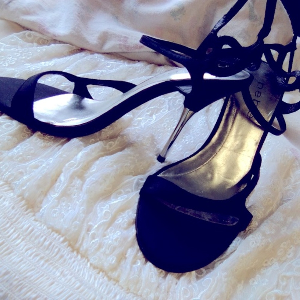 Bebe Black strappy 4' heels,size 6M.